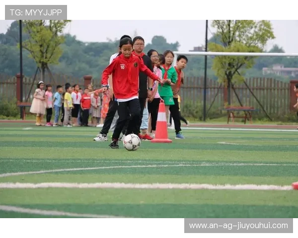 以校园早训足球为核心打造学生全面发展与青春活力融合的新模式